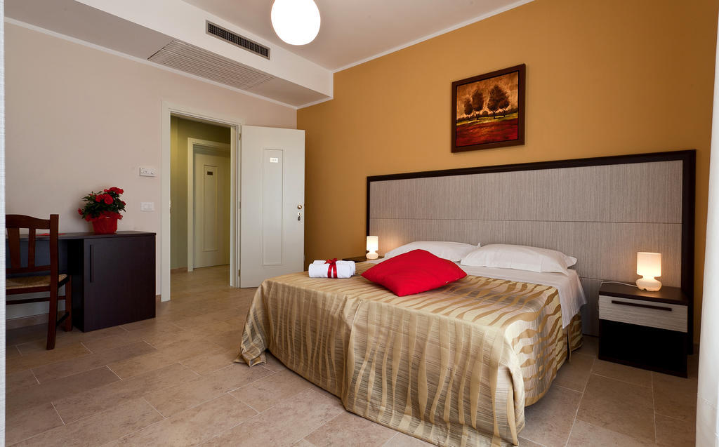 Hotel La Campana Casarano Quarto foto